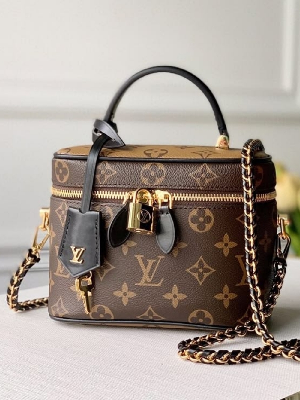 Authenticated Louis Vuitton LV Reverse Monogram Vanity PM Top Handle Classy - Picture 2 of 16